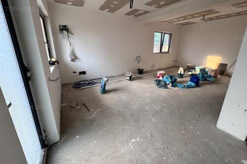 Casa P+1+M. 7 Camere. Pozitie Stradala