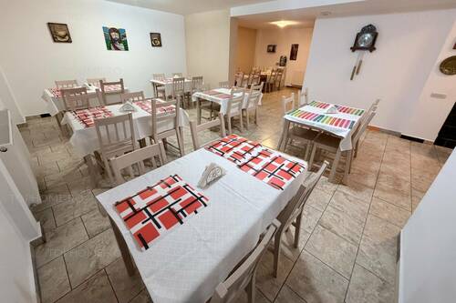 Vânzare Unitate Hotelieră La Cheie - 770 Mp. 18 Camere. Lift