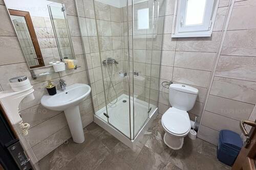 Vânzare Unitate Hotelieră La Cheie - 770 Mp. 18 Camere. Lift