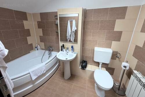 Vânzare Unitate Hotelieră La Cheie - 770 Mp. 18 Camere. Lift