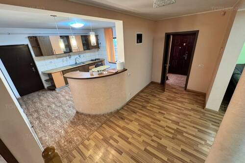 Vila Individuala, Garaj, 238 Mp, Teren 303 Mp, Metrou