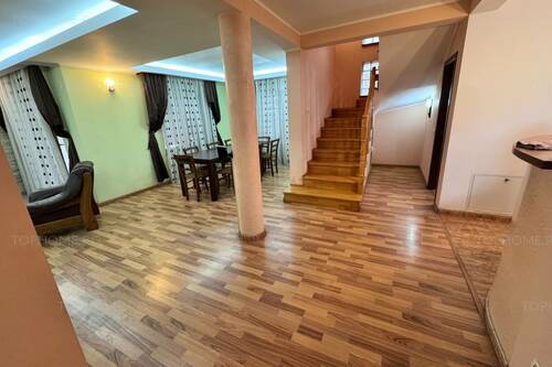 Vila Individuala, Garaj, 238 Mp, Teren 303 Mp, Metrou