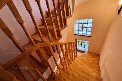 Vila Individuala, Garaj, 238 Mp, Teren 303 Mp, Metrou
