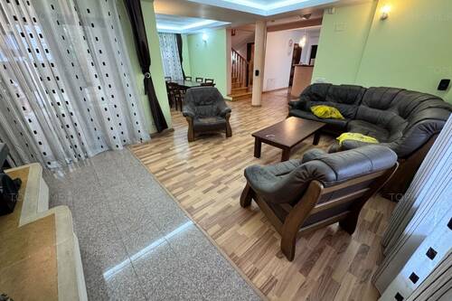 Vila Individuala, Garaj, 238 Mp, Teren 303 Mp, Metrou